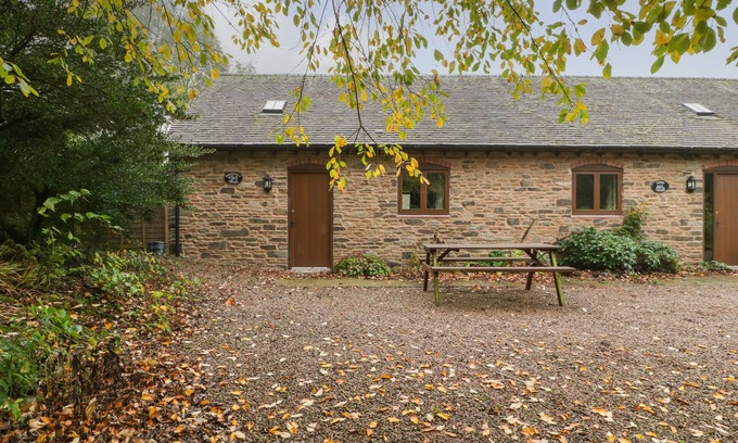 Hay-on-Wye Cottage | HONEYSUCKLE COTTAGE, romantic, character holiday cottage in Bromyard