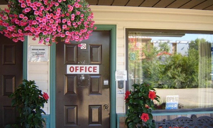 Drumheller Hotel | HOO - DOO MOTEL