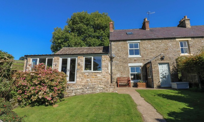 Holwick Cottage | HOODGILL BARN, pet friendly, with hot tub in Middleton-In-Teesdale