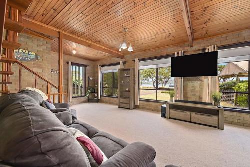 Stieglitz House | Hook Wine & Sinker Retreat