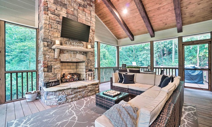 Helen Cabin | Hootenanny at Horton Creek: Creekside Escape!