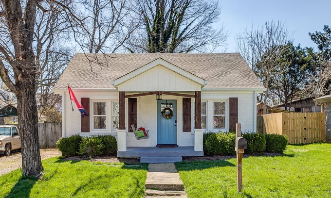 Franklin Cottage | Hop! Skip! Jump! .Or Walk To Historic Downtown Franklin, Tn. Harmony Cottage