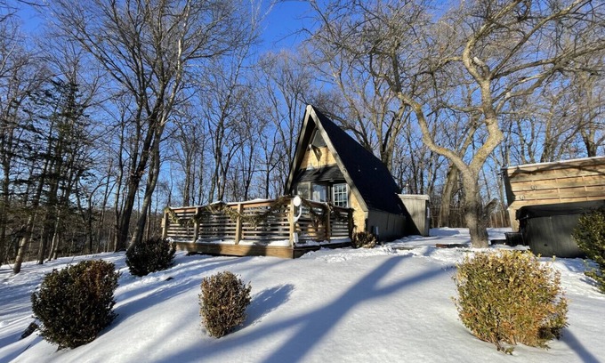 Ortonville House | Horses|Hot Tub|Fire Pit|Hiking|Tiny Home