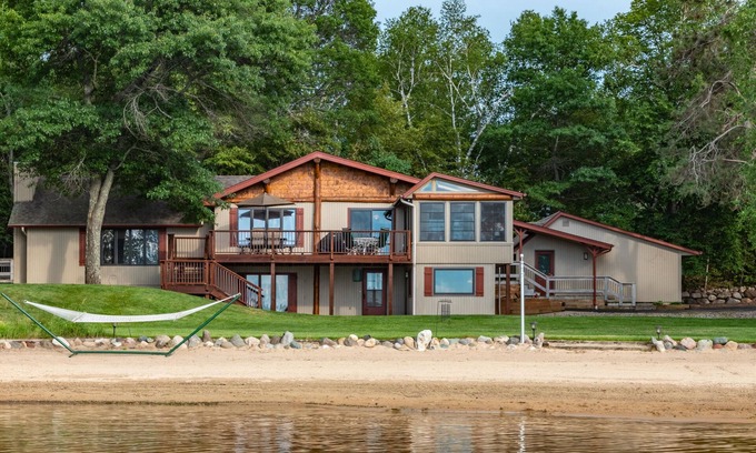 Merrifield Cabin | Horseshoe Lake Home with Sandy Shores & Stunning Sunsets with 200 feet shoreline