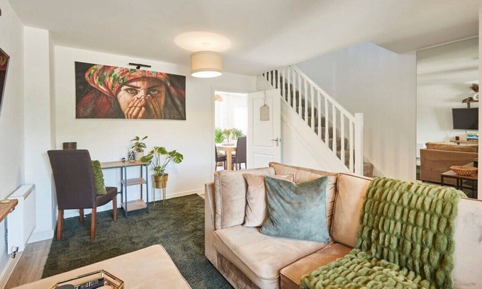 Highnam House | Host & Stay | Cornflower Way