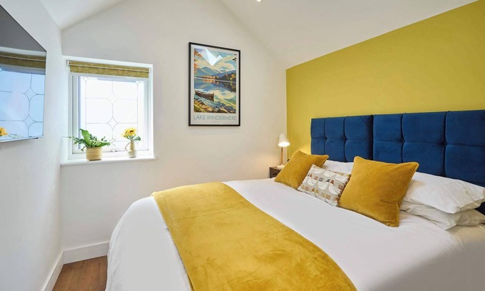 Waresley Apartment | Host & Stay | Garden Studio