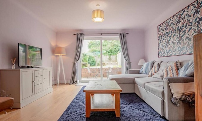 Worcester House | Host & Stay | Hales Orchard