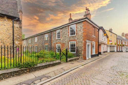 Norwich House | Host & Stay - Princes Cottage
