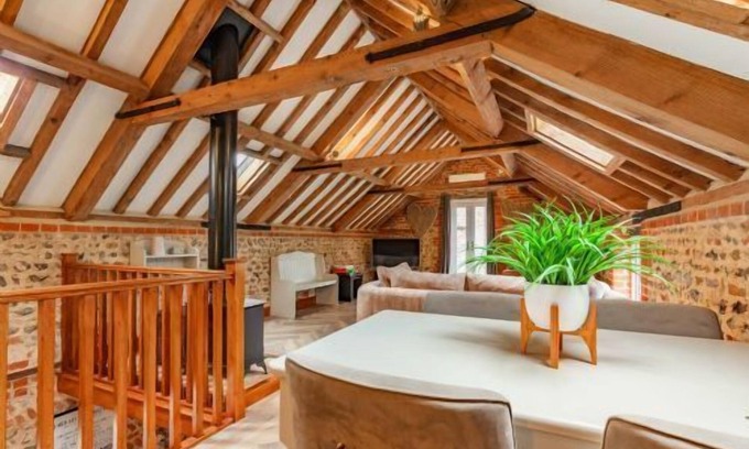 Roughton Apartment | Host & Stay | Rogues Barn