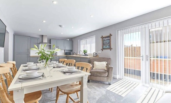 Amble House | Host & Stay | Sea Breeze