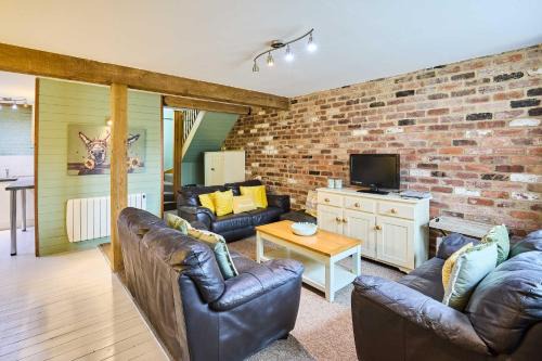 Fakenham House | Host & Stay - West Barn