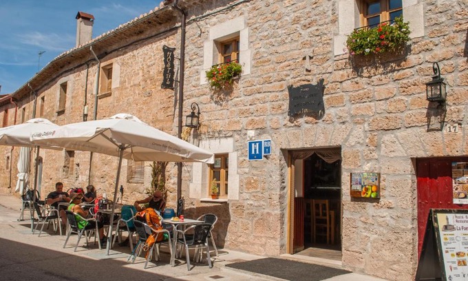 Rabe de las Calzadas House | Hostal-Bar Restaurante "La Fuente"