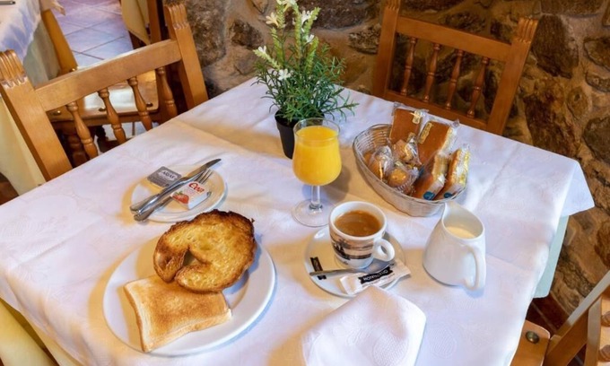 Valsain House | Hostal la Chata by Vivere Stays