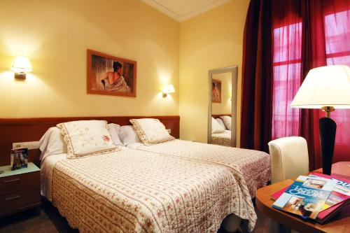 Sant Pere House | Hostal Orleans