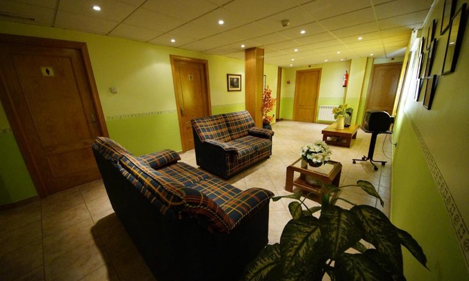 Caspe House | Hostal Restaurante El Surtidor