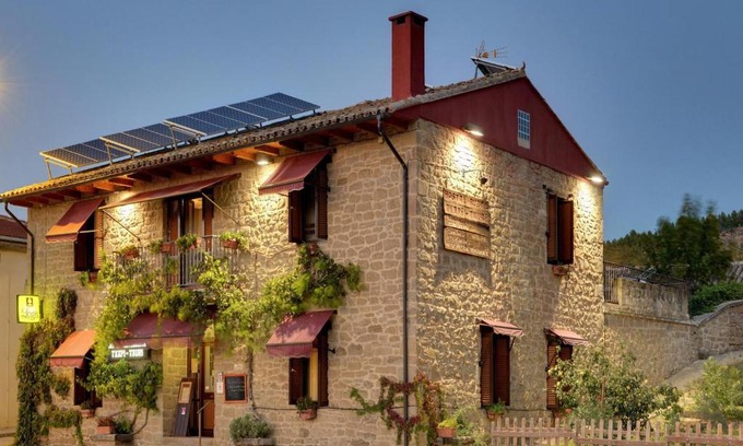 Murillo el Fruto House | Hostal Rural Txapi Txuri Logis Hotels