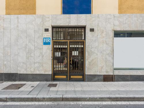 Oeste House | Hostal Uría