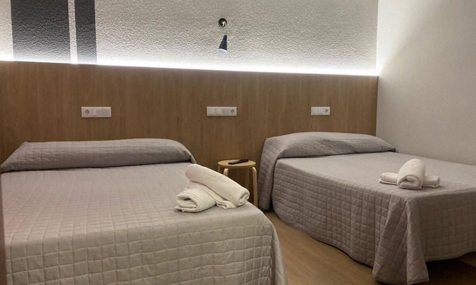 Oeste House | Hostal Uria
