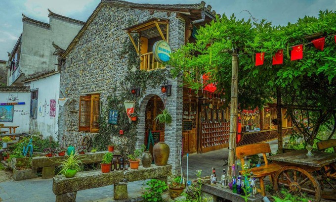 Yi County Hostel | Hostel ∙ 8 guests