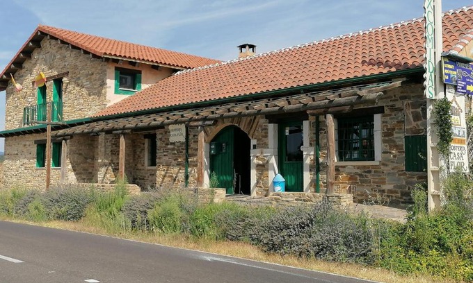 Murias de Rechivaldo Hotel | Hostería Casa Flor