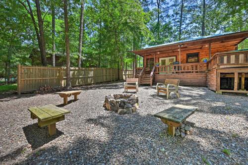 Broken Bow House | Hot Tub and Deck Broken Bow Azalea House