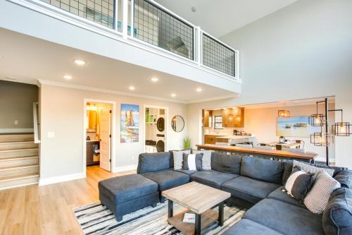 Suttons Bay House | Hot Tub and Fire Pit Suttons Bay Home Near Slopes