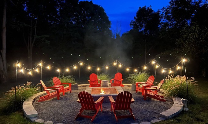 Paw Paw Lake House | HOT TUB and SAUNA at 'CHIC HIDEAWAY' Paw Paw Lake Golf club across the street