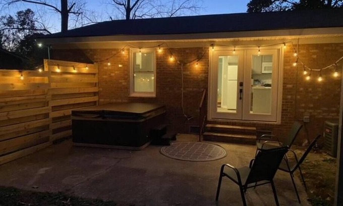 Fayetteville House | HOT TUB|Bedroom TVs|GAME ROOM|Refurbished