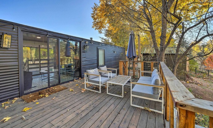 Payson Cottage | Hot Tub & Deck: Waterfront Escape in Payson!