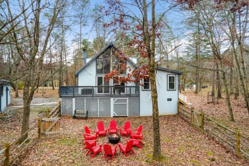 The Woods House | Hot Tub, Fire Pit & Fenced Yard w Resort Amenities