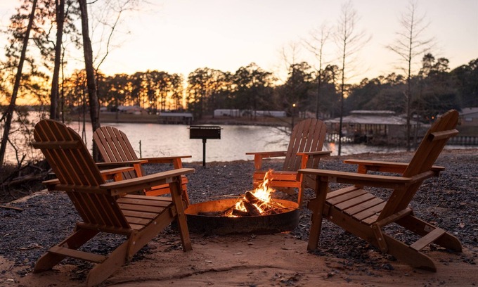 Negreet Cabin | Hot Tub, Fire Pit, on the Water; Spacious, Cozy Mid-Lake Cabin