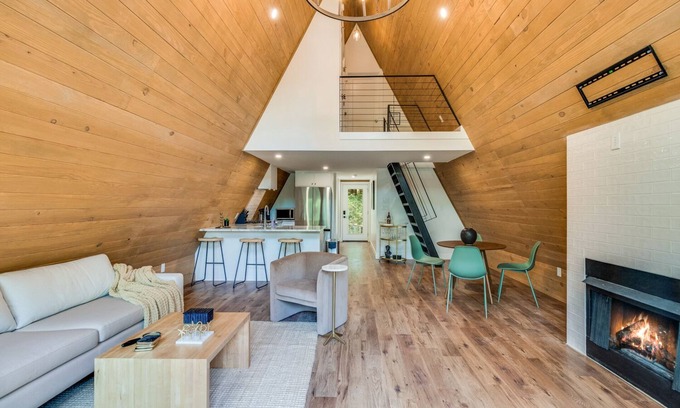 New Iberia Cabin | -Hot Tub & Fire Pit- Relaxing, Modern A-Frame Cabin near Rip Van Winkle Gardens