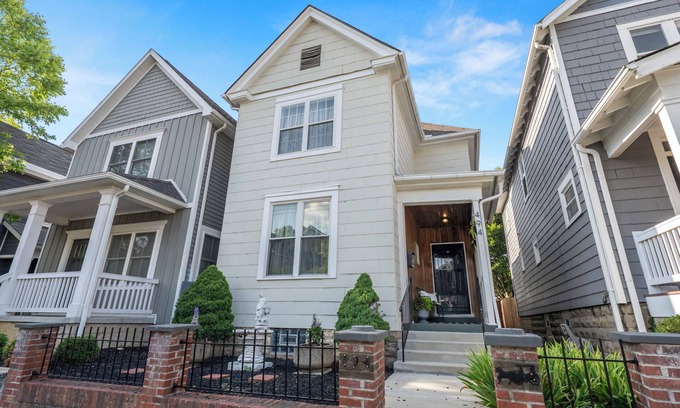 Merion Village House | Hot Tub + Fire Pit Walk to German Village