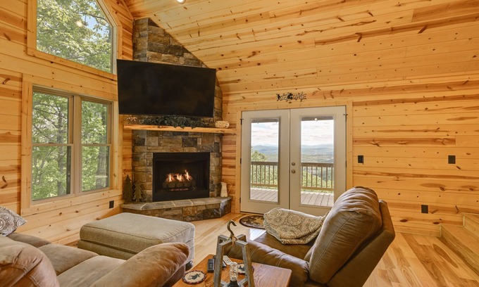Unaka Cabin | Hot Tub & Game Room: Mountaintop Cabin in Murphy!