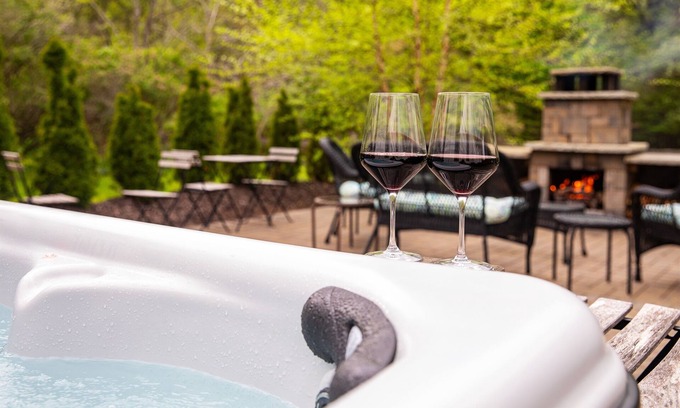 Covert House | Hot Tub | Game Room | Patio | Walk to Beach | 10 min South Haven