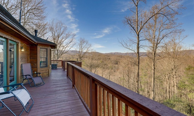 Deep Gap Cabin | Hot Tub & Game Room: Powderhorn Mountain Cabin