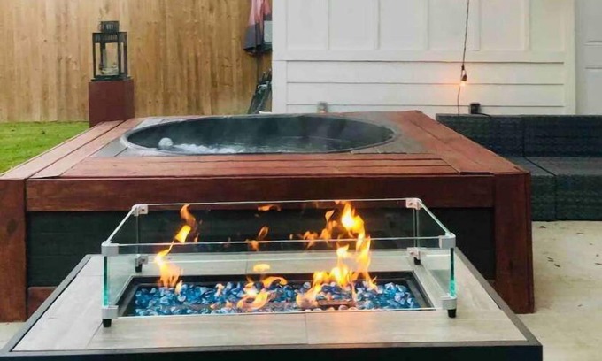 Baker House | Hot Tub Getaway At The Golden Palms On Chamberlain