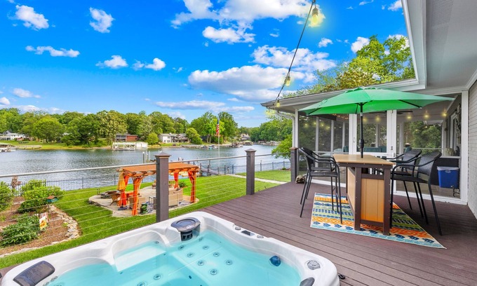 Westport House | Hot Tub, Kayaks, Lakefront, Firepit, 5-Star Views!