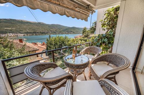 Varosh Apartment | Hot Tub, Lake View, Old Town, Balcony, Parking APT