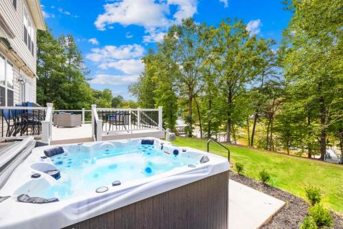 Sherrills Ford House | Hot Tub, Office, Gas Firepit, and Peaceful!