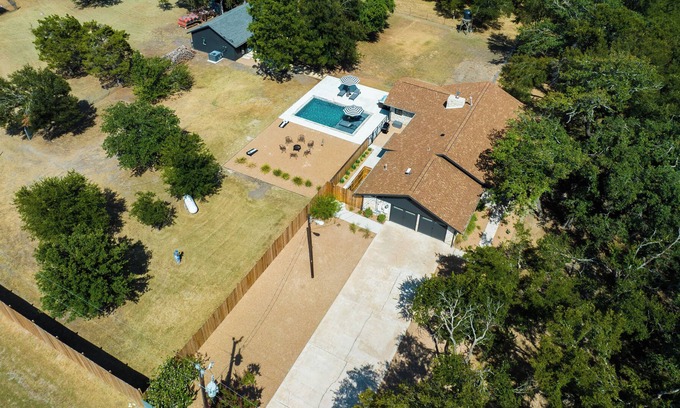Manor House | Hot Tub + Pool + Firepit + Gameroom ~ Separate Guesthouse