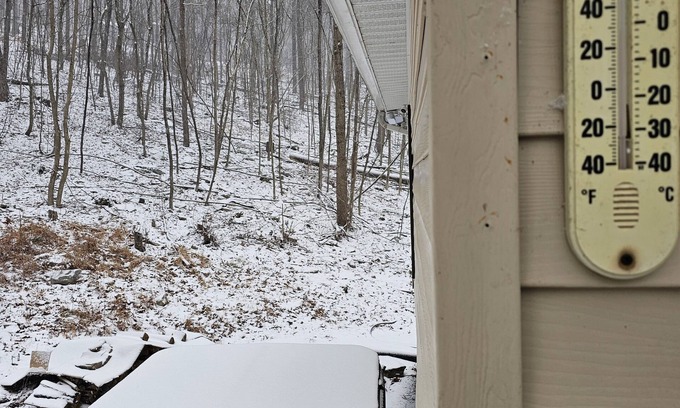 Great Cacapon Cottage | Hot tub/Pool Table/Wi-Fi/Gym/Views/Pets/Tanning