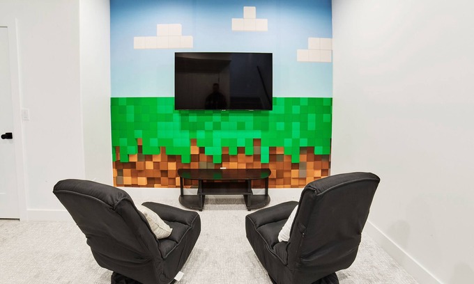 Lava Hot Springs House | Hot tub, Putting green, Pickleball Court, Theater and game room!