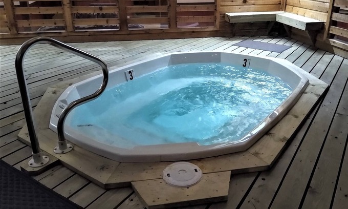 Snowshoe Condo | HOT TUBS! Family-Friendly SLEEPS 6 [MAX 4 ADULTS] 3 Minute Walk 2 Slopes