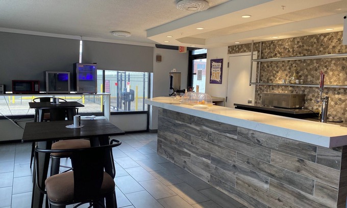 Pines Village Hotel | Hotel 10 Extended Stay