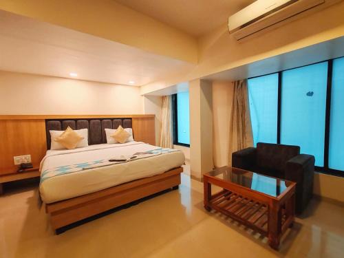 Nerul Hotel | Hotel Aishwarya Residency