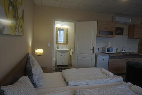 Ajka Hotel | Hotel Ajka Üzletház Panzió Ajka