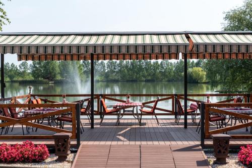 Nyiregyhaza Hotel | Hotel Bíbic és Tüskevár Étterem és Horgásztó