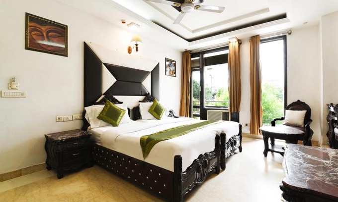 Safdarjung Enclave Hotel | Hotel Baljeet Lodge