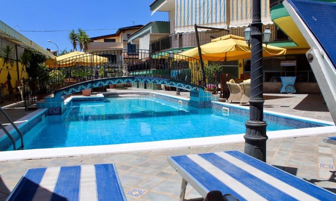 Lusciano Hotel | Hotel cappuccetto rosso